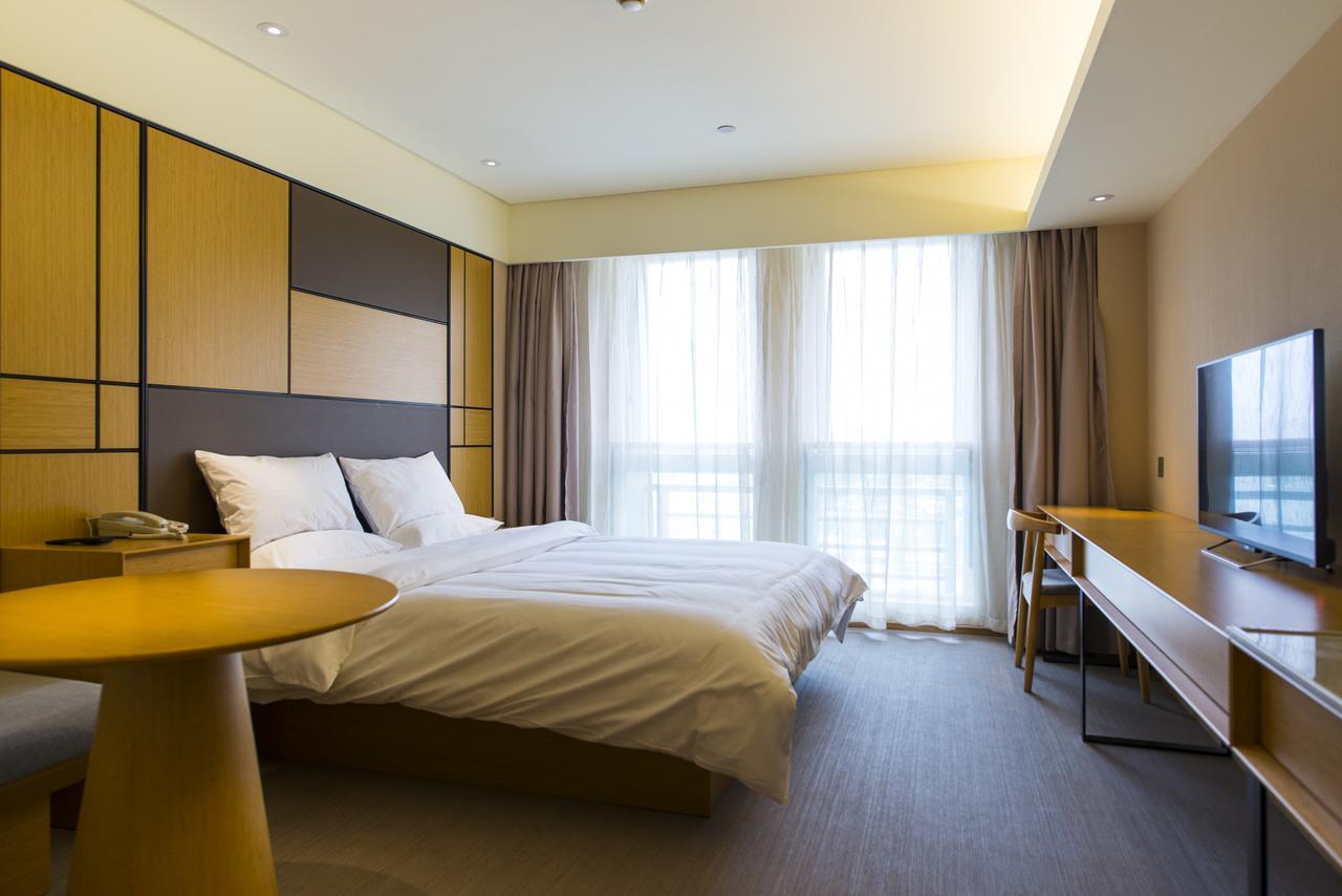 Ji Hotel Shanghai Hongqiao Transport Hub Linkong Zone Buitenkant foto
